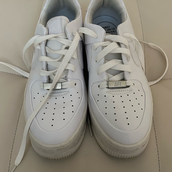 White Air Force Ones sneakers - Picture 4 of 4